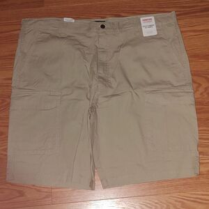 Signature Levi Strauss tan Utility Comfort 10" Shorts   Sz 44 NWT